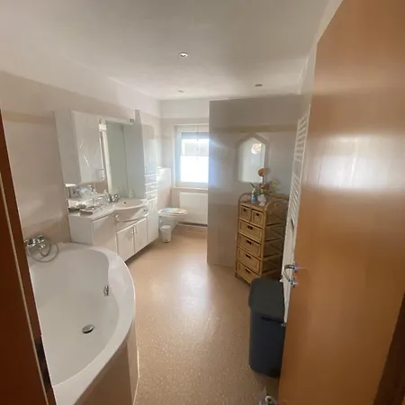 „thea“ 아파트 바트 라우직